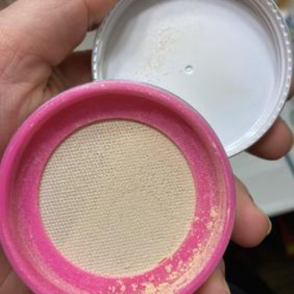 BeautyBlender Bounce setting powder (Buff ) - Picture 3 of 5